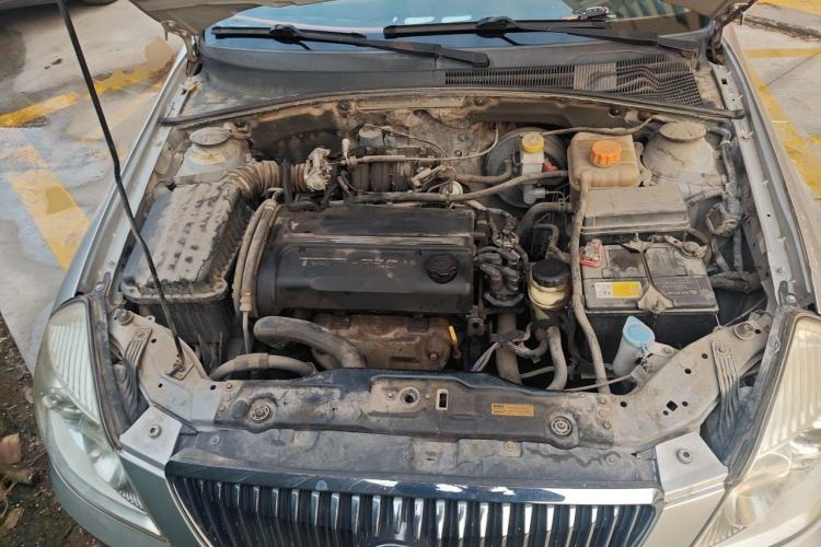 Used Buick Excelle 2011 1.6 LX-MT Engine Bay