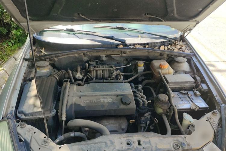Used Buick Excelle 2011 1.6 LE-AT Engine Bay