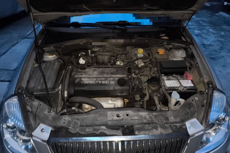Used Buick Excelle 2011 1.6 LE-MT Engine Bay