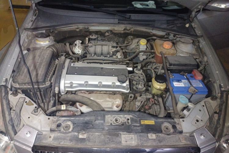 Used Buick Excelle 2011 1.6 LE-AT Engine Bay