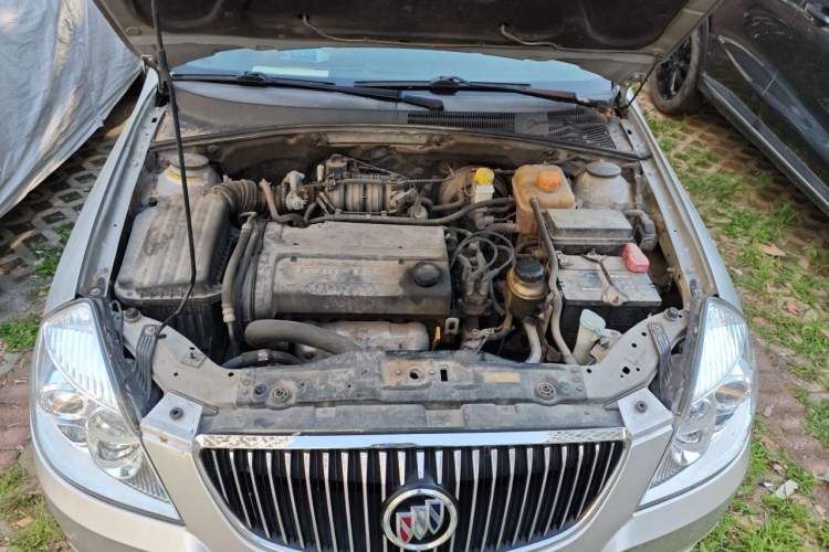 Used Buick Excelle 2011 1.6 LE-MT Engine Bay