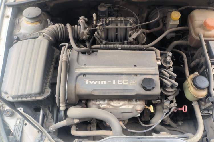 Used Buick Excelle 2011 1.6 LE-AT Engine Bay Right
