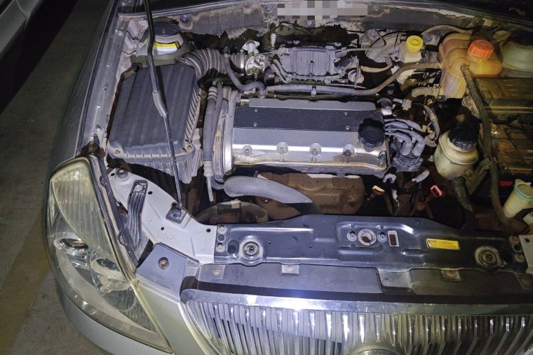 Used Buick Excelle 2011 1.6 LE-AT Engine Bay Right