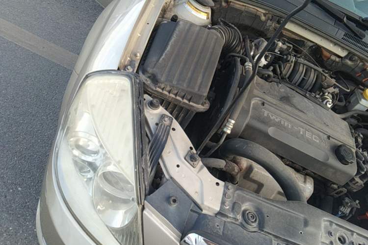 Used Buick Excelle 2011 1.6LX-AT Engine Bay Right