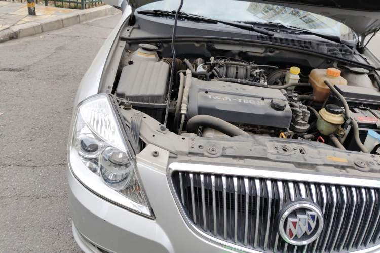 Used Buick Excelle 2011 1.6 LE-AT Engine Bay Right