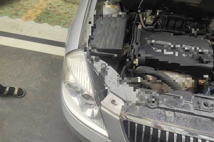 Used Buick Excelle 2011 1.6 LE-MT Engine Bay Right