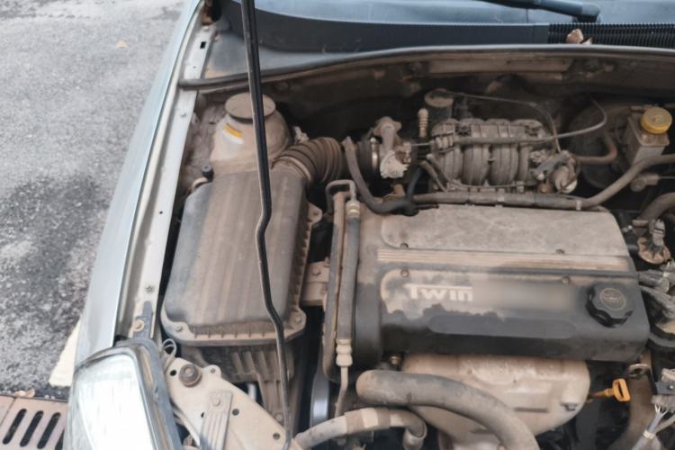 Used Buick Excelle 2011 1.6 LE-AT Engine Bay Right