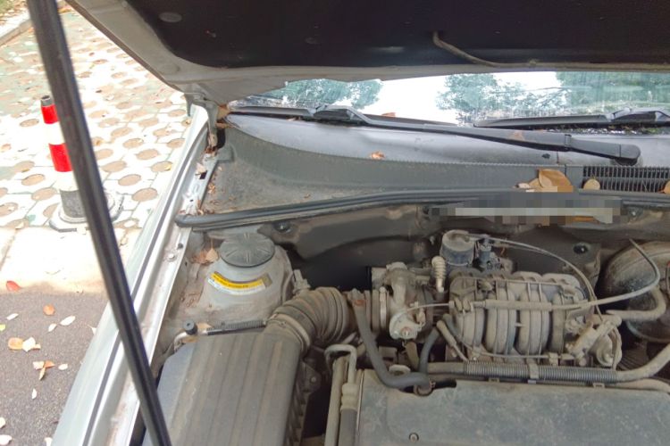 Used Buick Excelle 2011 1.6 LE-AT Engine Bay Right