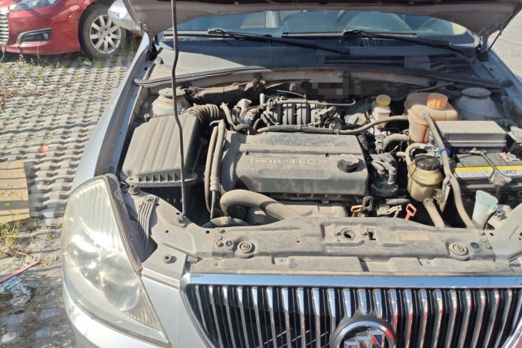 Used Buick Excelle 2011 1.6 LE-AT Engine Bay Right
