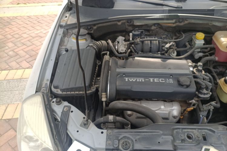 Used Buick Excelle 2011 1.6 LX-MT Engine Bay Right