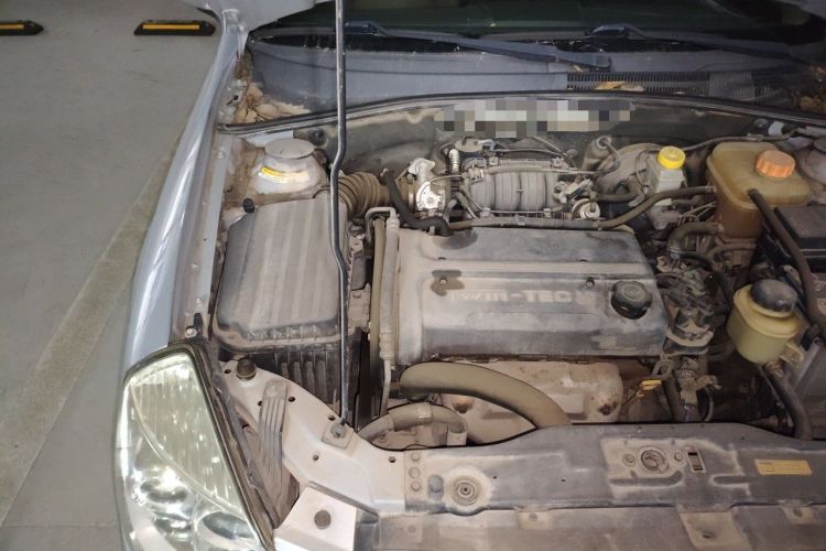 Used Buick Excelle 2011 1.6 LX-MT Engine Bay Right