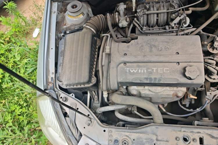 Used Buick Excelle 2011 1.6 LX-MT Engine Bay Right