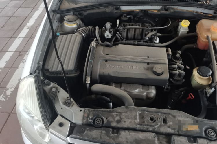 Used Buick Excelle 2011 1.6 LE-AT Engine Bay Right