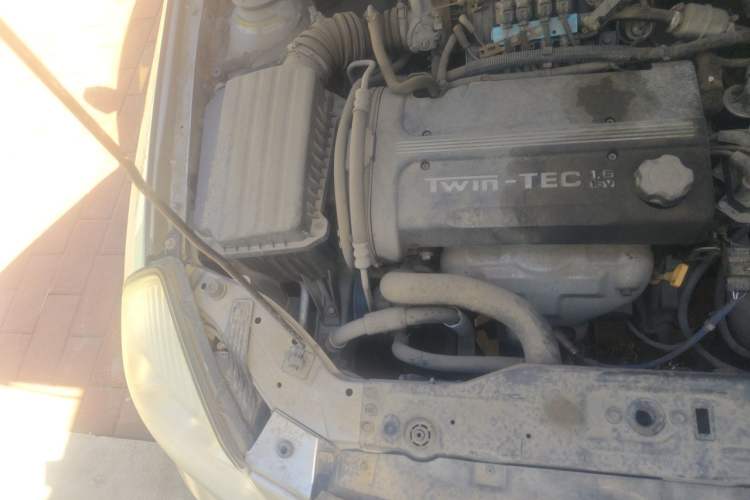 Used Buick Excelle 2011 1.6 LE-MT Engine Bay Right