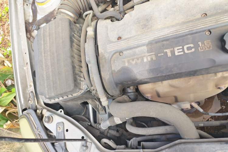 Used Buick Excelle 2011 1.6 LX-MT Engine Bay Right