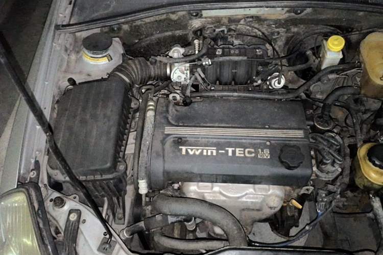 Used Buick Excelle 2011 1.6 LE-MT Engine Bay Right