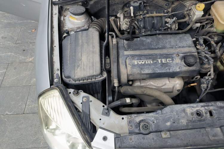 Used Buick Excelle 2011 1.6 LE-MT Engine Bay Right