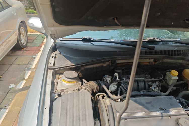 Used Buick Excelle 2011 1.6 LE-MT Engine Bay Right
