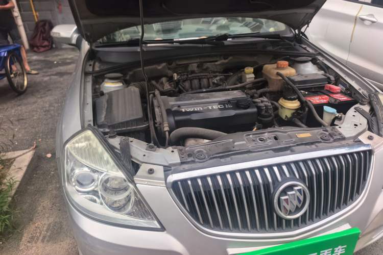 Used Buick Excelle 2011 1.6 LX-MT Engine Bay Right