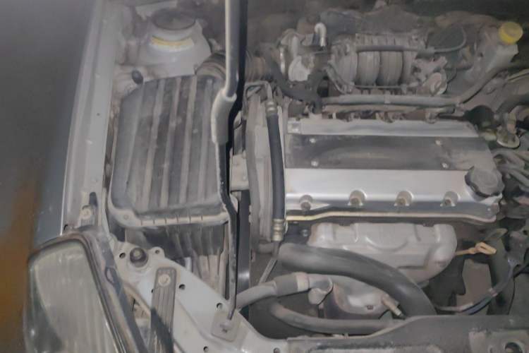 Used Buick Excelle 2011 1.6 LE-MT Engine Bay Right