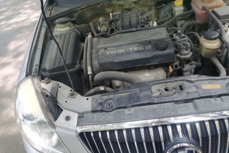 Used Buick Excelle 2011 1.6 LX-MT Engine Bay Right
