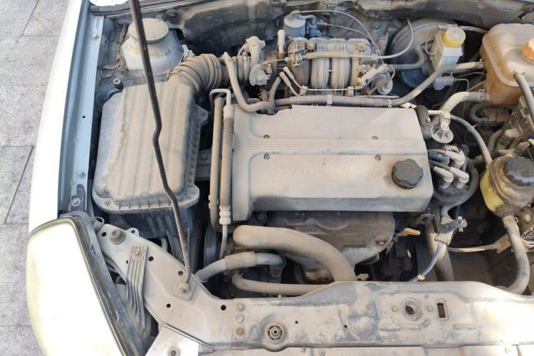 Used Buick Excelle 2011 1.6 LE-MT Engine Bay Right