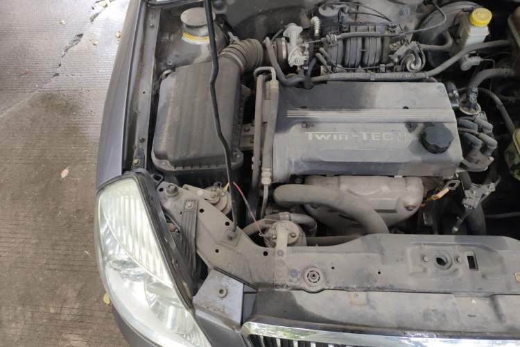 Used Buick Excelle 2011 1.6 LE-MT Engine Bay Right