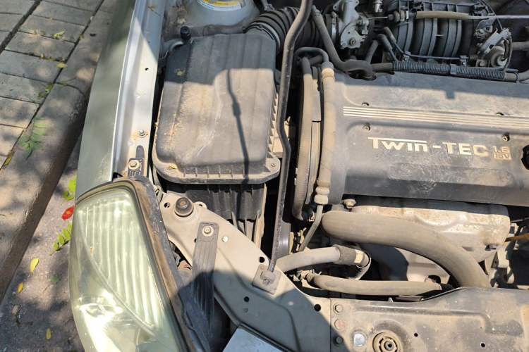 Used Buick Excelle 2011 1.6 LX-MT Engine Bay Right