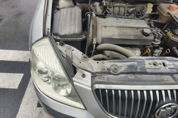 Used Buick Excelle 2011 1.6 LE-AT Engine Bay Right