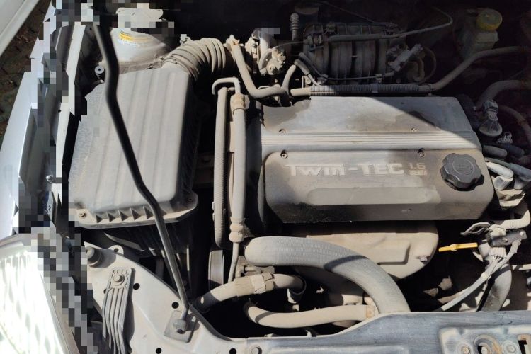 Used Buick Excelle 2011 1.6 LX-MT Engine Bay Right