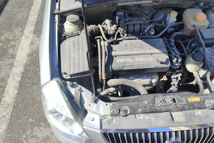 Used Buick Excelle 2011 1.6 LX-MT Engine Bay Right