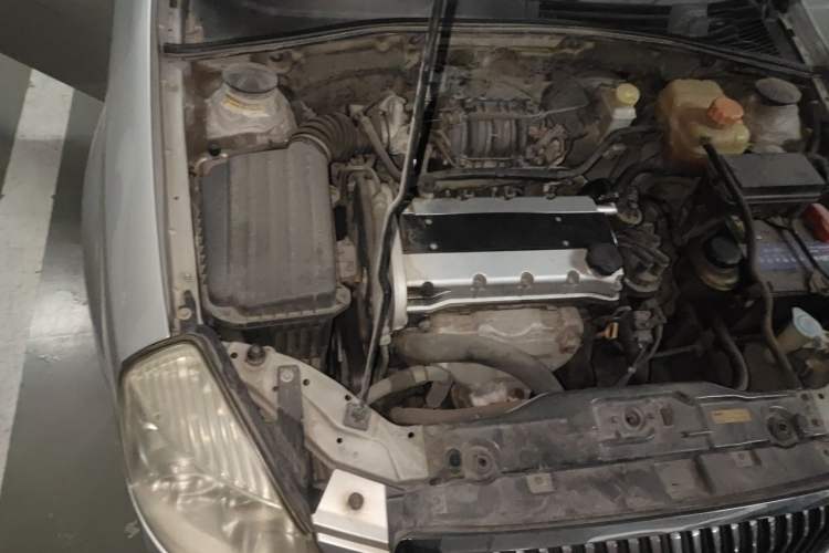 Used Buick Excelle 2011 1.6 LE-MT Engine Bay Right