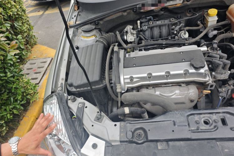 Used Buick Excelle 2011 1.6LX-AT Engine Bay Right