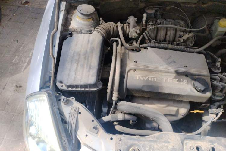 Used Buick Excelle 2011 1.6 LE-MT Engine Bay Right