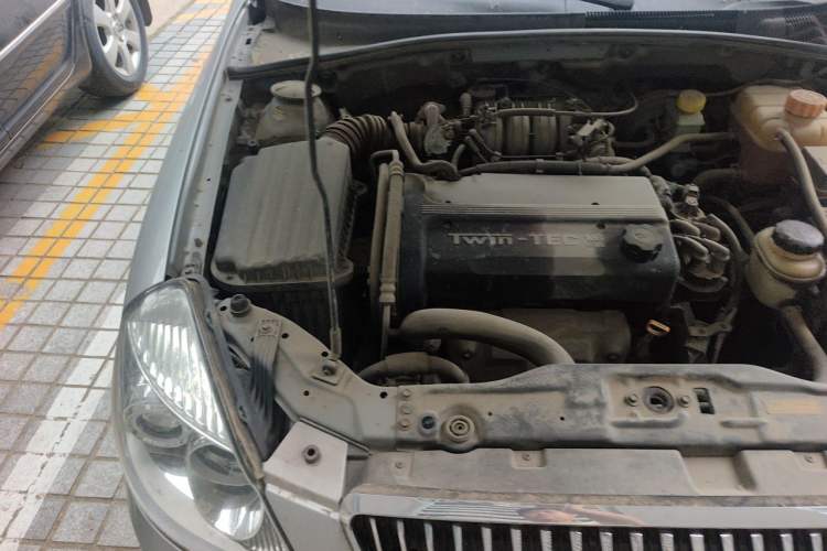 Used Buick Excelle 2011 1.6 LX-MT Engine Bay Right