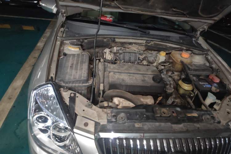 Used Buick Excelle 2011 1.6 LX-MT Engine Bay Right