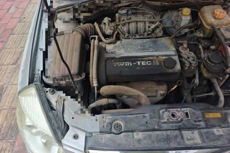 Used Buick Excelle 2011 1.6 LX-MT Engine Bay Right