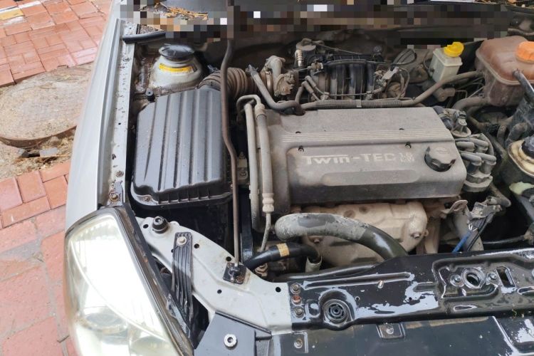 Used Buick Excelle 2011 1.6 LX-MT Engine Bay Right