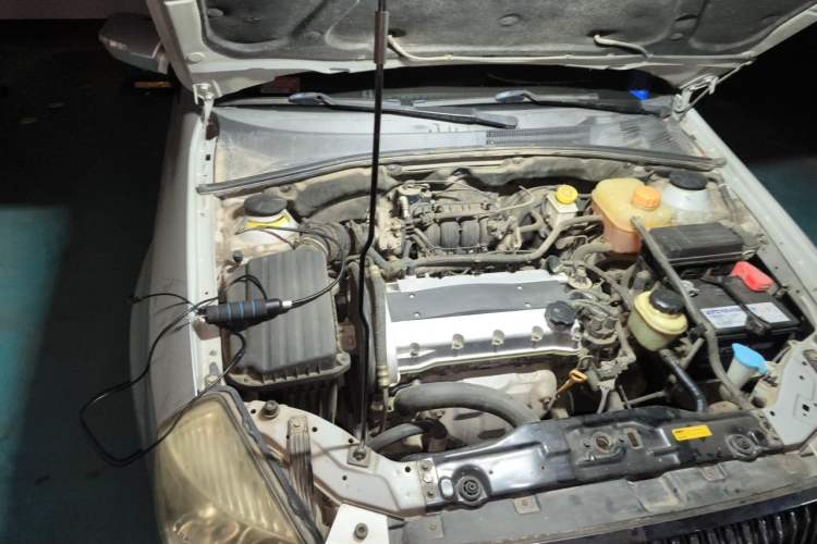 Used Buick Excelle 2011 1.6 LX-MT Engine Bay Right