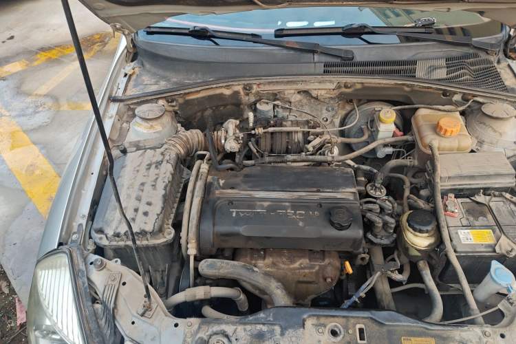 Used Buick Excelle 2011 1.6 LX-MT Engine Bay Right