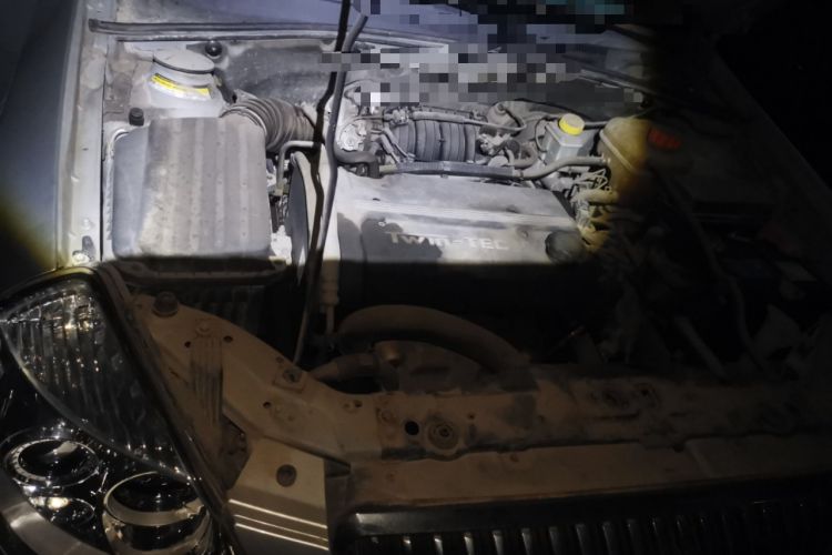 Used Buick Excelle 2011 1.6 LX-MT Engine Bay Right