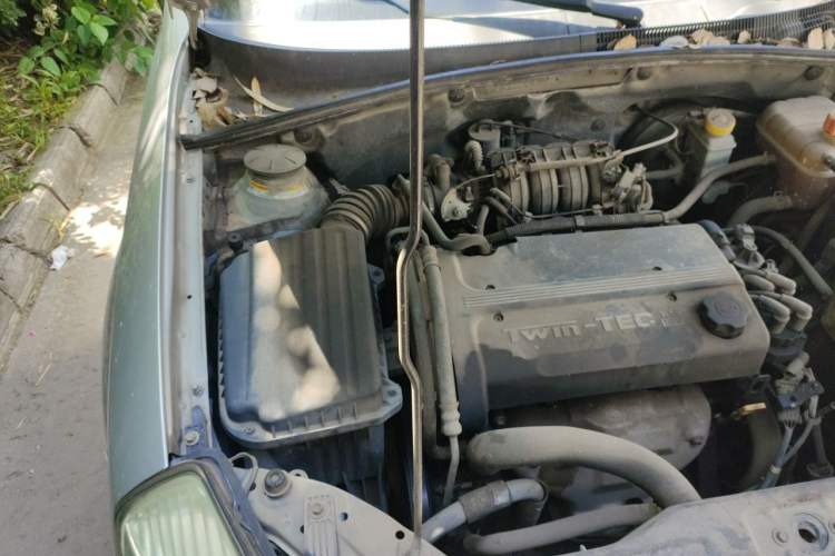 Used Buick Excelle 2011 1.6 LE-AT Engine Bay Right