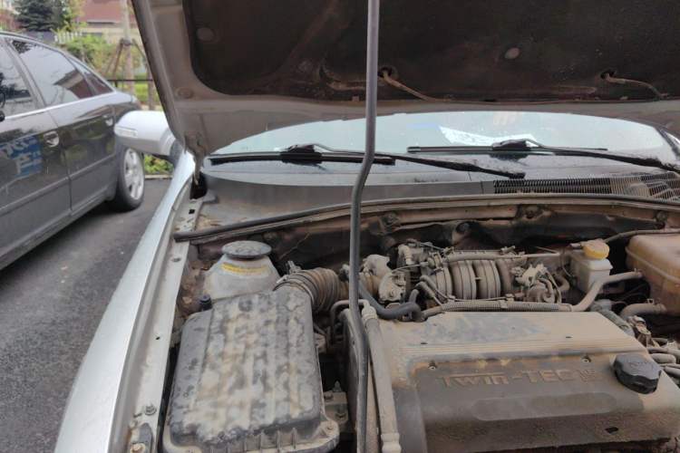 Used Buick Excelle 2011 1.6 LE-MT Engine Bay Right
