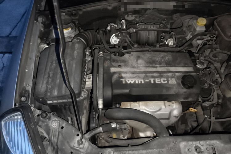 Used Buick Excelle 2011 1.6 LE-MT Engine Bay Right