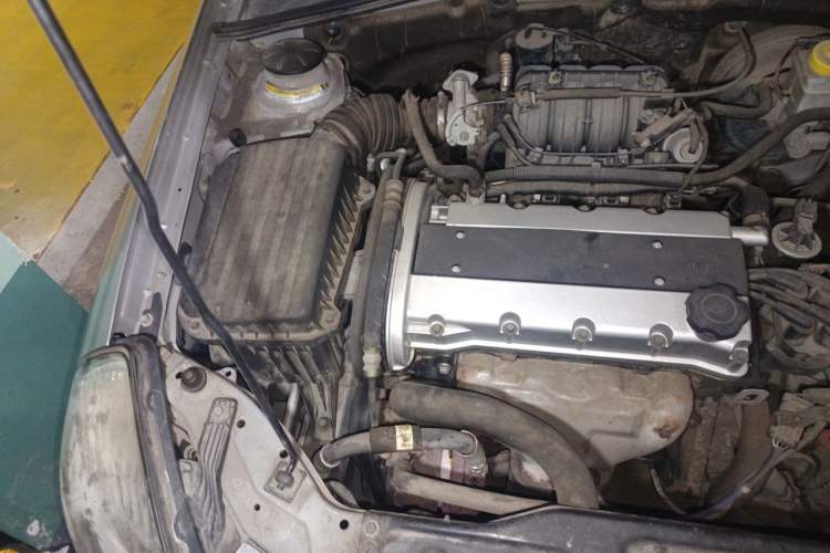 Used Buick Excelle 2011 1.6 LE-AT Engine Bay Right