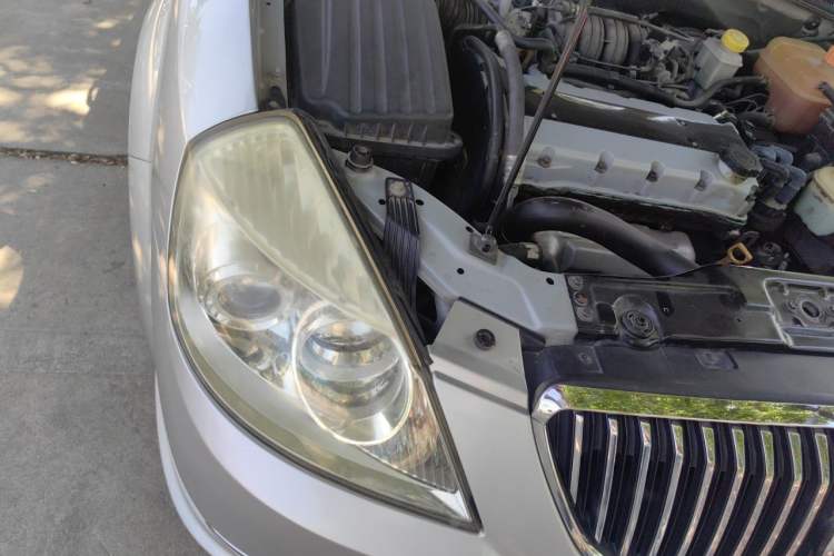 Used Buick Excelle 2011 1.6 LX-MT Engine Bay Right