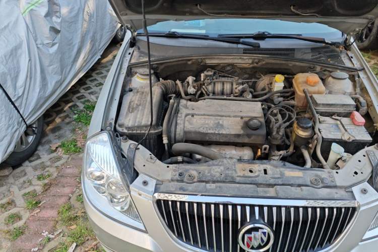 Used Buick Excelle 2011 1.6 LE-MT Engine Bay Right