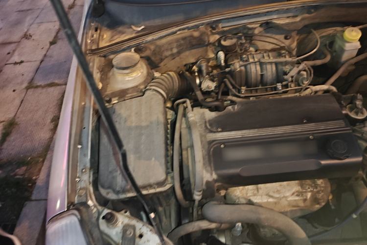 Used Buick Excelle 2011 1.6 LX-MT Engine Bay Right