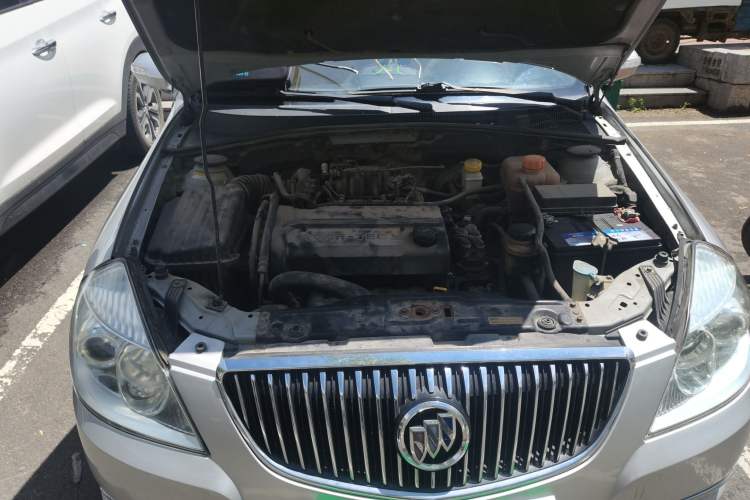 Used Buick Excelle 2011 1.6 LX-MT Engine Bay Right