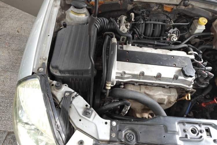 Used Buick Excelle 2011 1.6 LE-AT Engine Bay Right